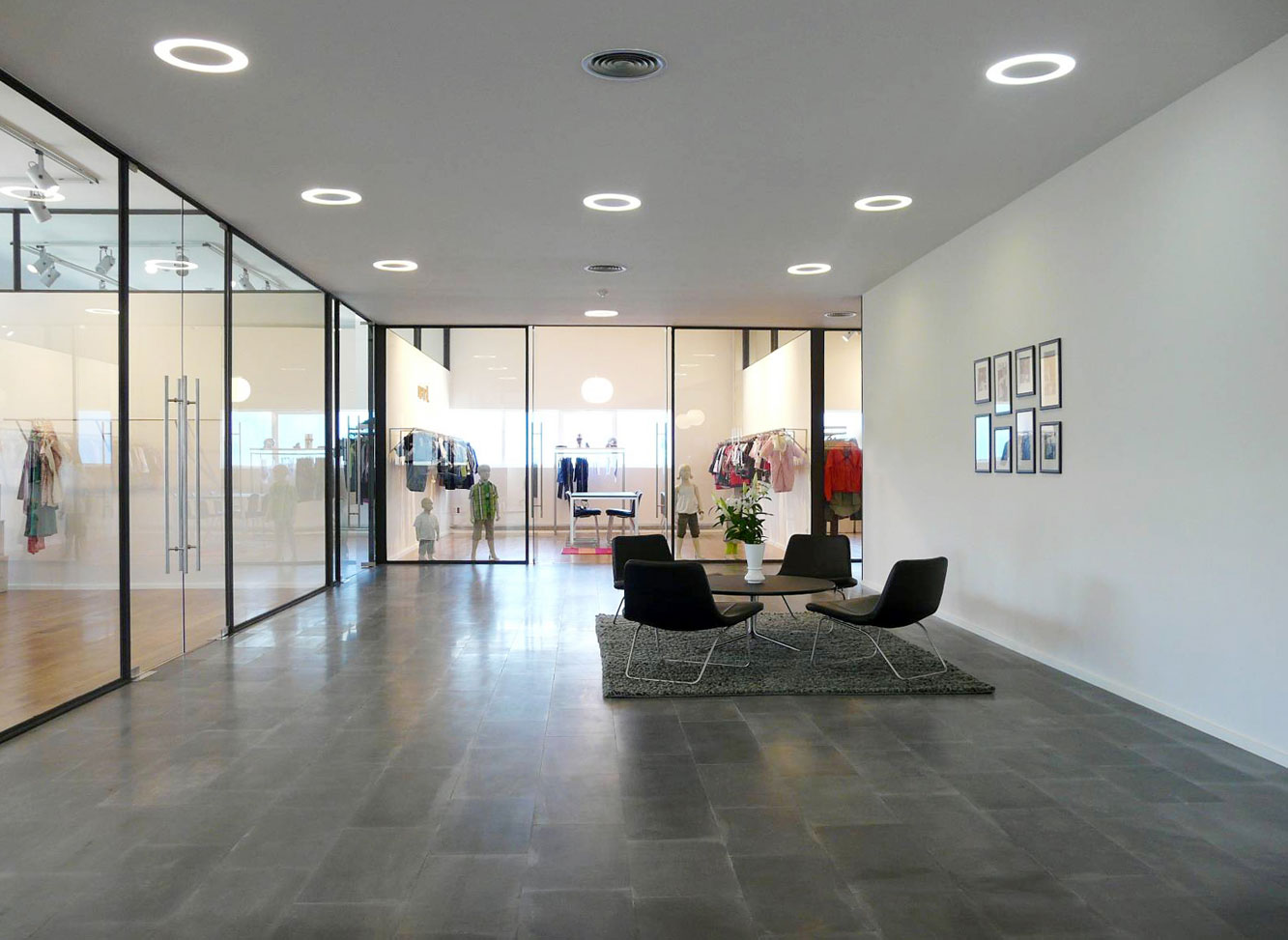 Reforma de la sede de BestSeller Vigo, diseñado por MEHR studio