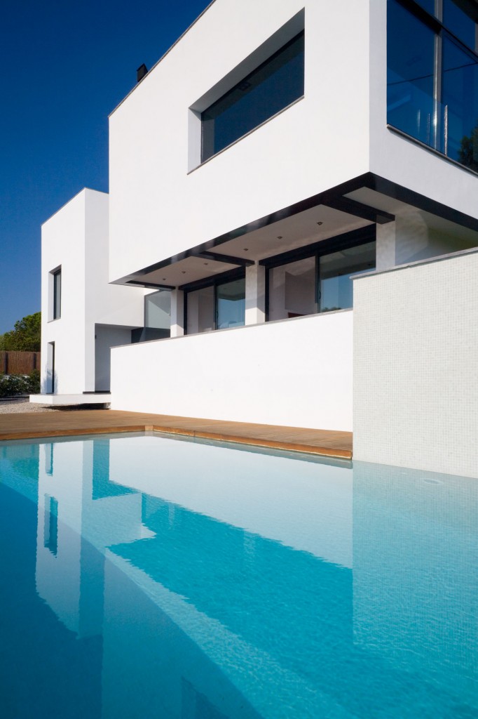 Casa Rivera, casa en la costa de Barcelona, diseñada por MEHR studio