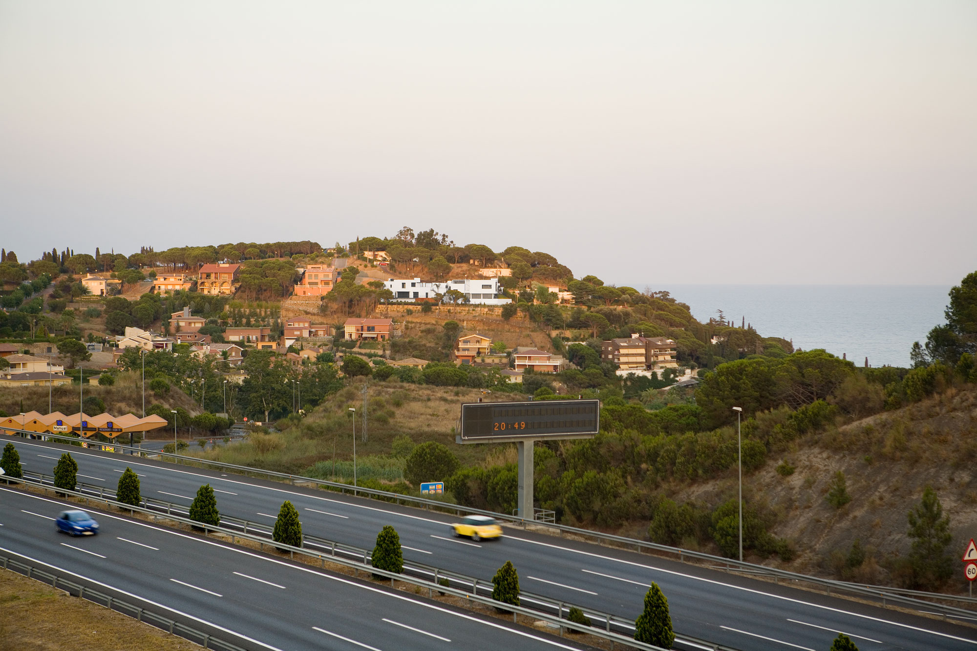 Casa Rivera, casa en la costa de Barcelona, diseñada por MEHR studio