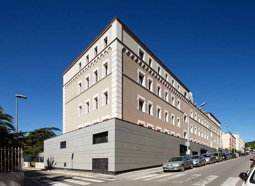 Residencia para Gente grande, ejemplo de arquitectura funcional moderna, diseñado por MEHR studio