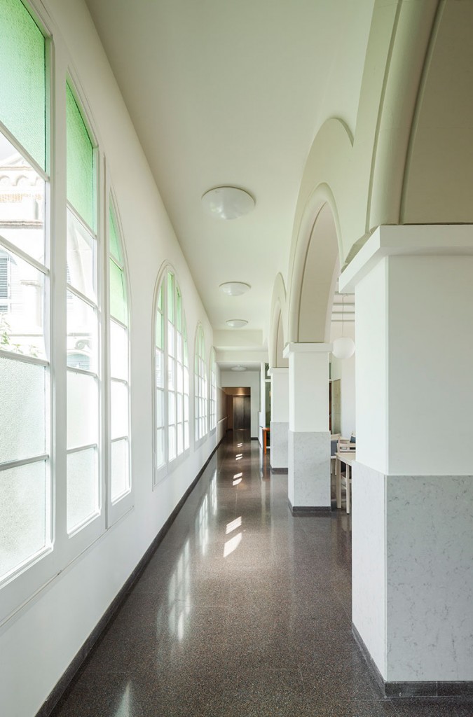Residencia para Gente grande, ejemplo de arquitectura funcional moderna, diseñado por MEHR studio
